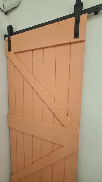 Продам дверь амбарную.