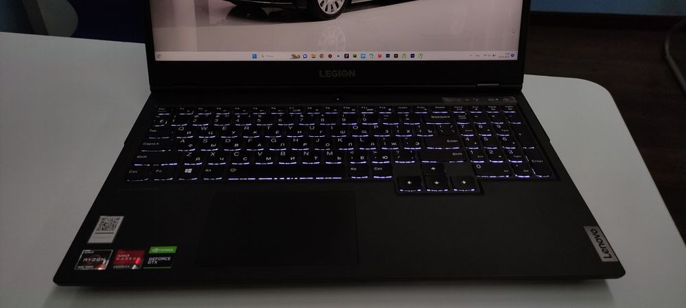 Ноутбук Lenovo Legion 5 15ARH05 82B5006SRU черный