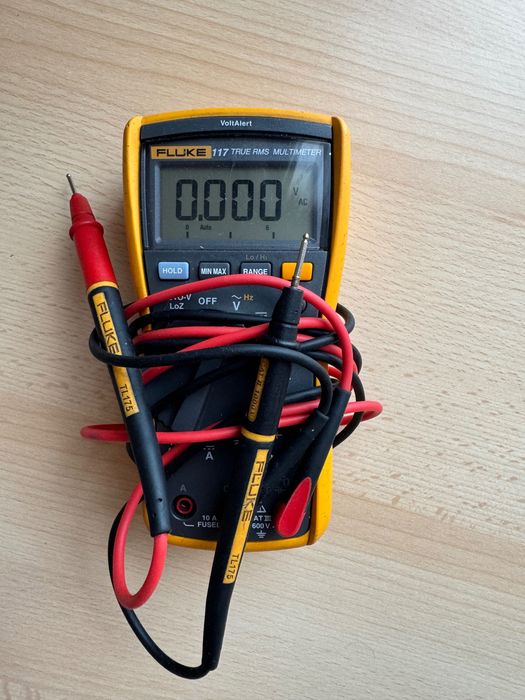 Aparate profesionale Fluke 117, 77 IV, 62 MAX + cameră Laserliner