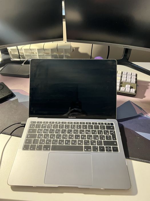 Macbook air 13 intel i3 .идеальное состояние