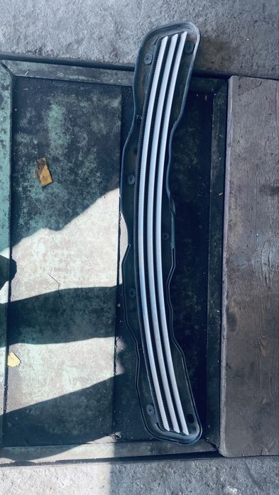 Решетка капота мерседес w210