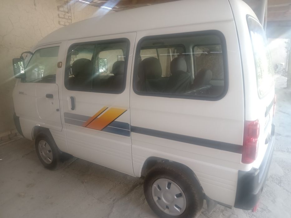 Damas srochni sotiladi