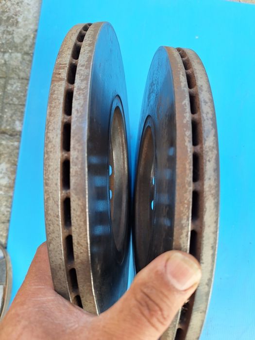 Audi A4 B6 2.5tdi предни дискове в Уникално състояние прави  без ръб