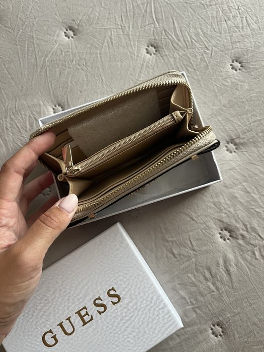 Дамски портфейл Guess