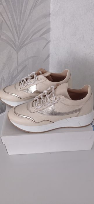 Обувь женская кроссовки