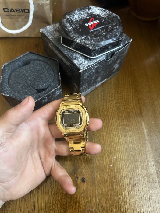 G-shock gmw b 5000 gold