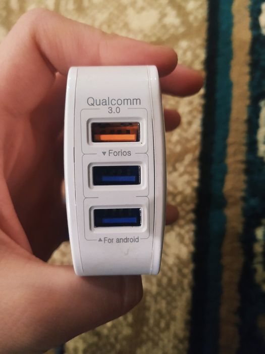 Зарядчик для 3-х разных телефонов