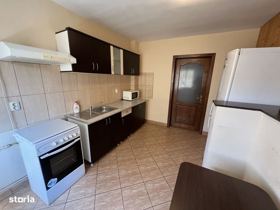 INCHIRIEZ apartament 3 camere decomandat, zona Turnisor
