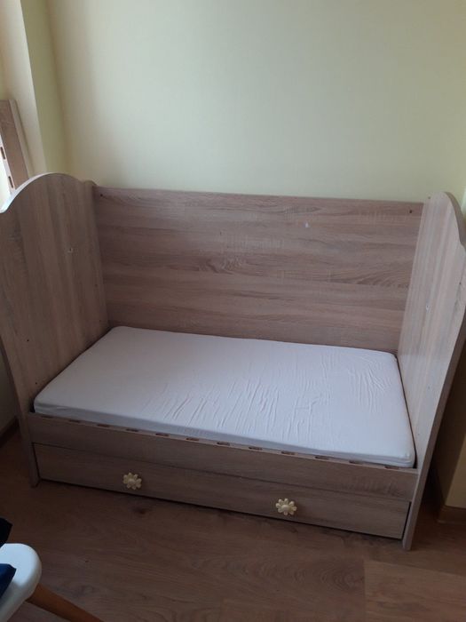 Детско легло с чекмеджета и решетка