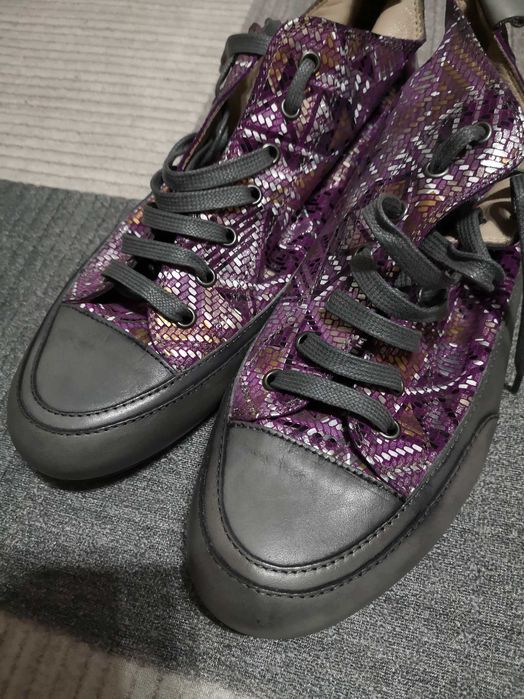 Спортни кецове от естествена кожа вътре и отвън 40 номер. Нови