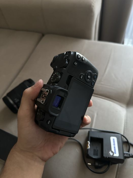 Canon RP + объектив (24-105mm), срочно продается