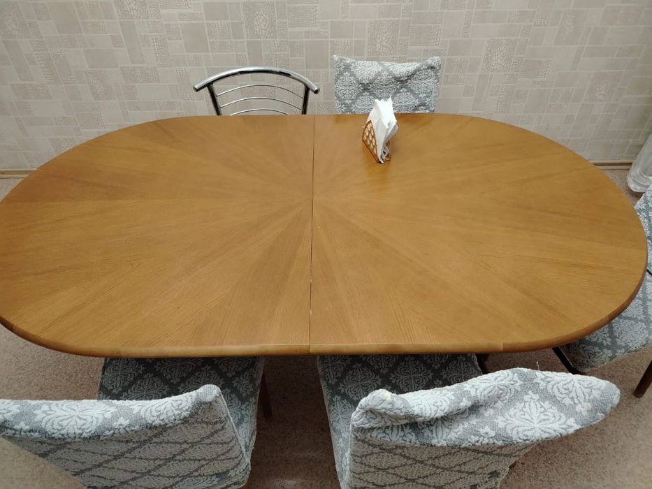 продается обеденный стол