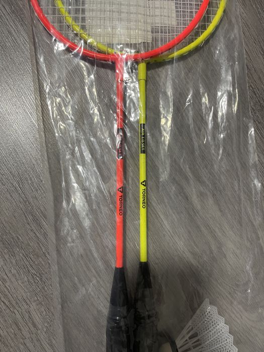 Отдам за две плитки шоколадки бадминтон