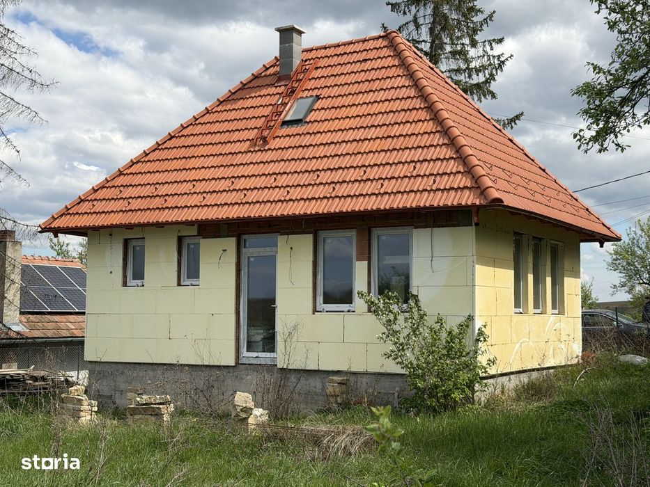 Casă Construcție Nouă în Cristur, 500 mp teren cu utilități și asfalt