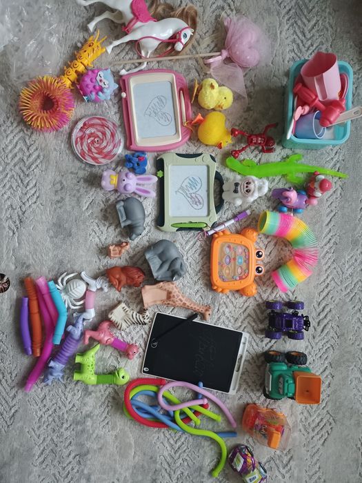 Пакет игрушек для малыша ( за все 3000)