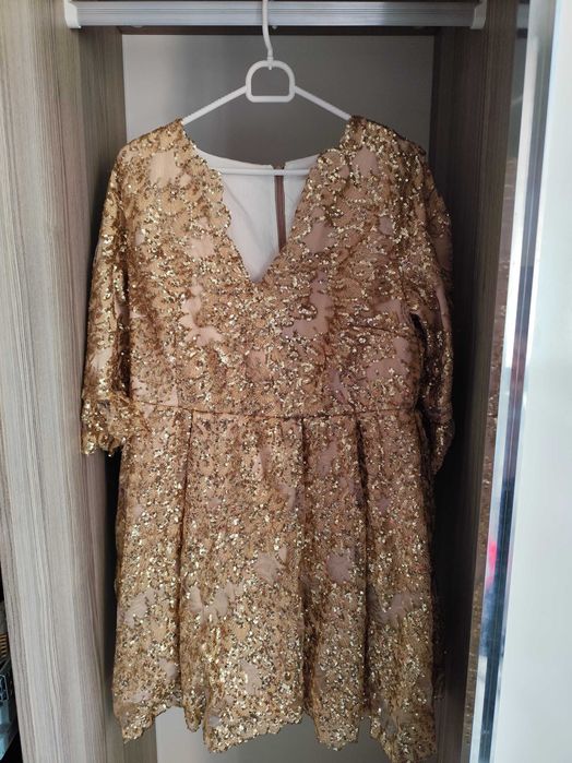 Елегантна дантелена рокля -шита по поръчка и не  е обличана