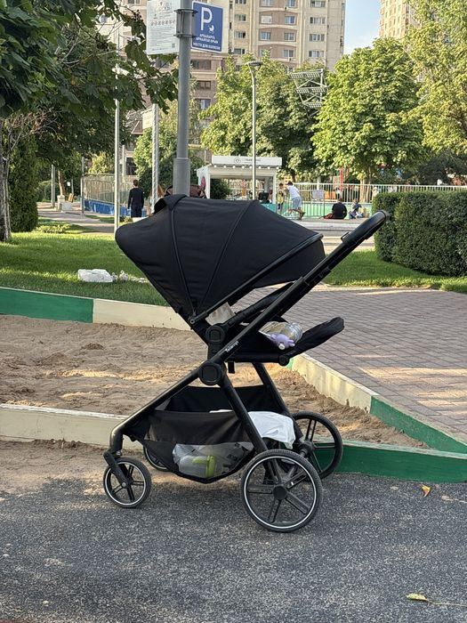 Коляска детская, удобная в использовании