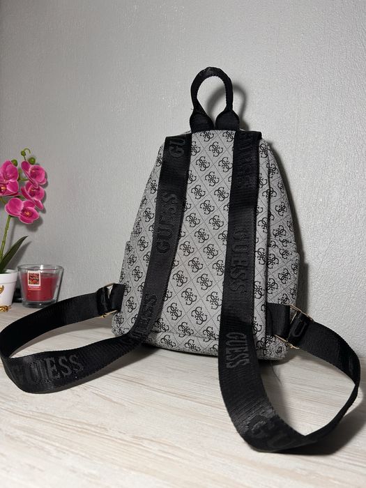 Високо качествена раница на GUESS