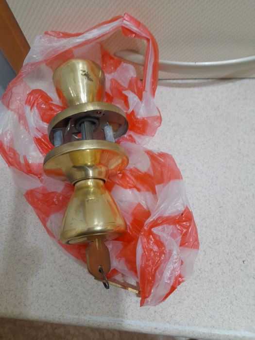 Замок с ключом новый