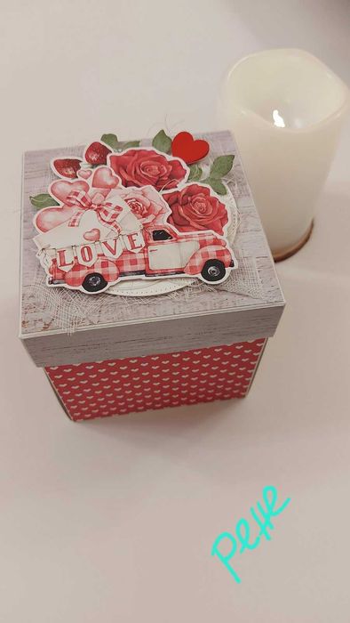 Ръчна експлодираща кутия за Свети Валентин и за влюбени