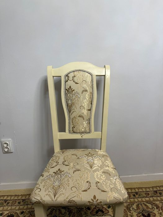 Продаеться стол и стул