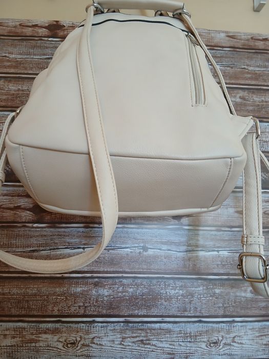 Дамска раница и чанти