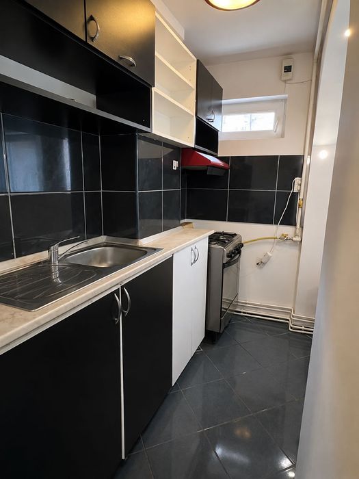Apartament 2 camere  de închiriat aproape de Facultatea de Drept
