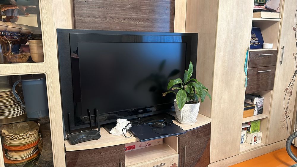 Продам LCD TV VESTEL б/у. Болшой экран. Состояния отл.