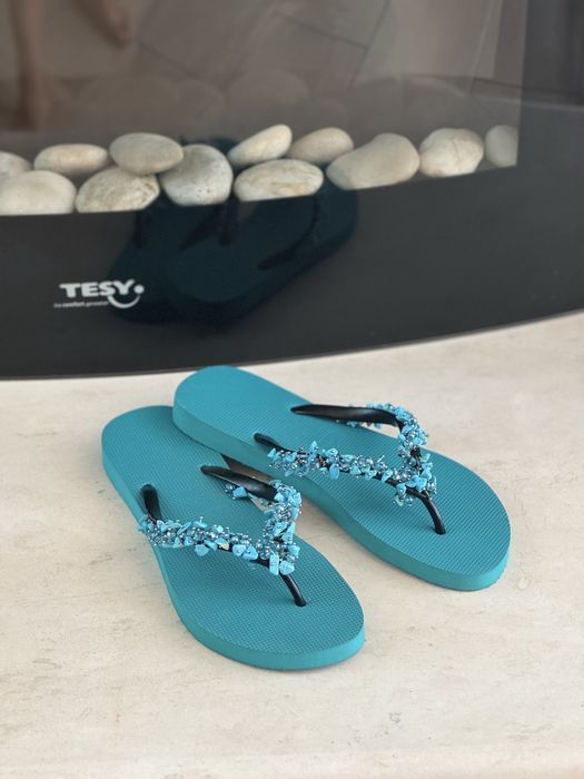 Чисто нови джапанки с камъчета