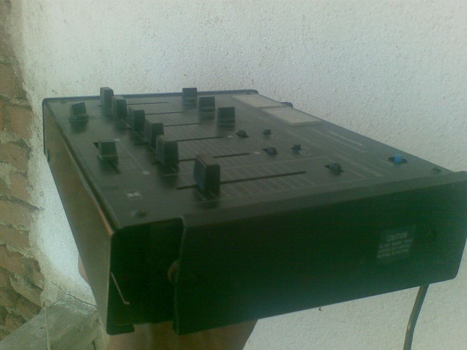 Миксираща конзола