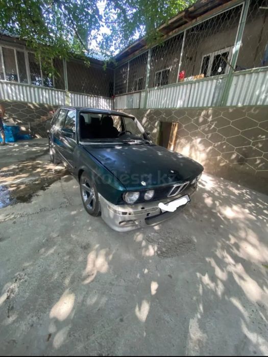 БМW E28 1986г     .