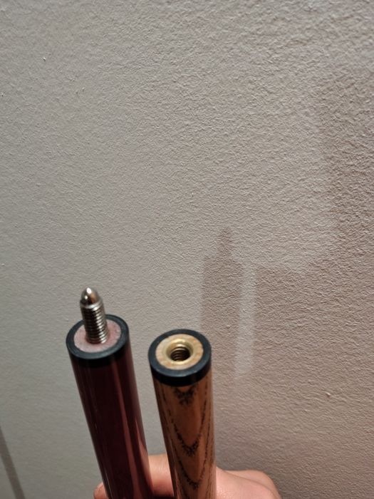 Продавам комплект щеки за билярд- джъмп, основна щека и калъф