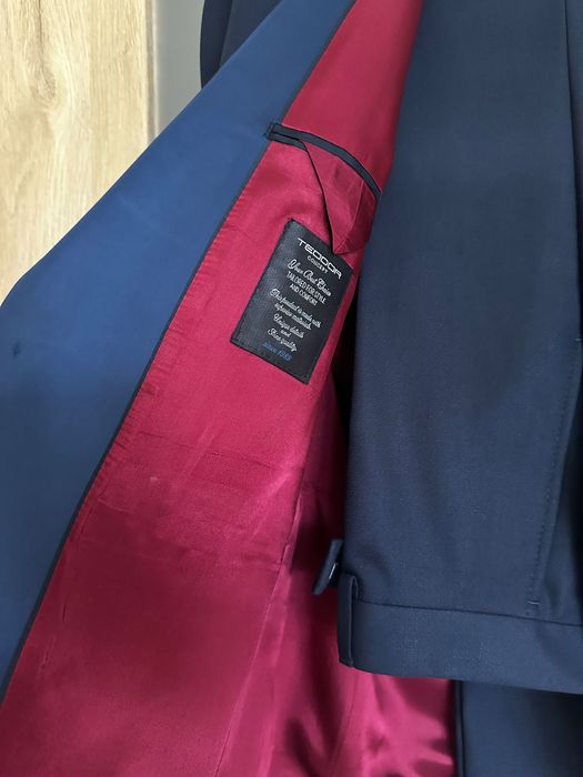 Официален костюм Teodor