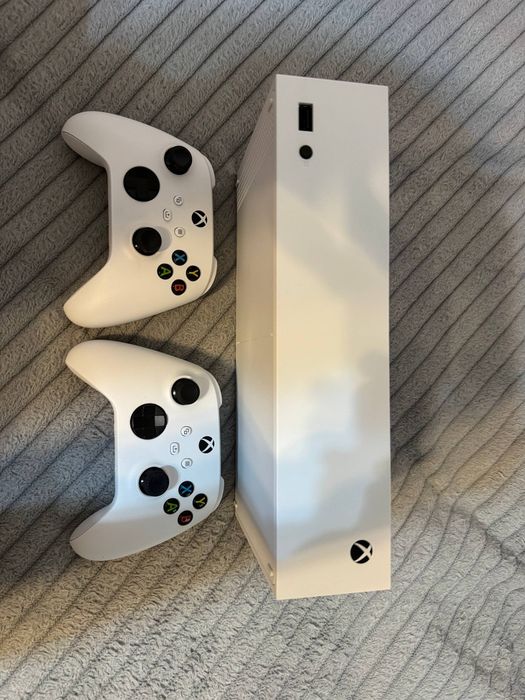 Продам Xbox Series S (512 GB) + ДВА  геймпада!
