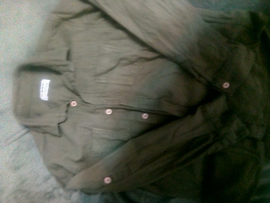 Vând cămăși  pt copii și pulovere