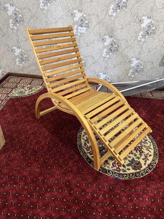 Загарная стулчик из сосны и листиницы