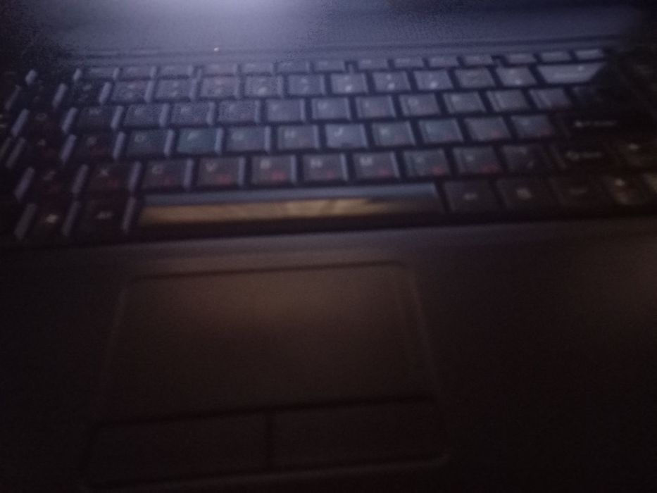 Notebook Lenovo ideal holati tiniq ofisnoy holati yangi.