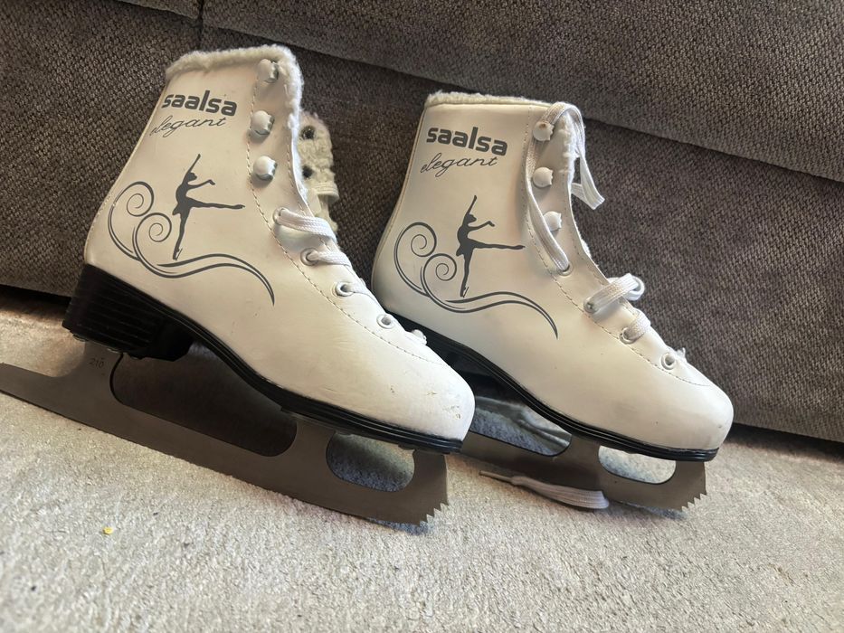 Коньки фигурные 34 размера, белые, утепленные