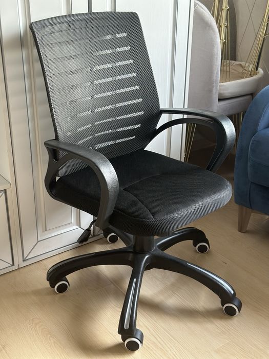 Компютерное офисное кресло