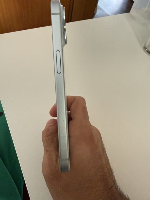 Продавам Iphone 15