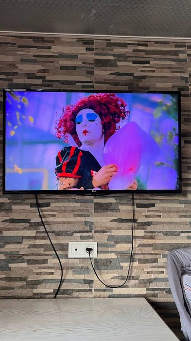 LG 43 Smart Web Os 4K Yaxshi holatda Aybi yoq