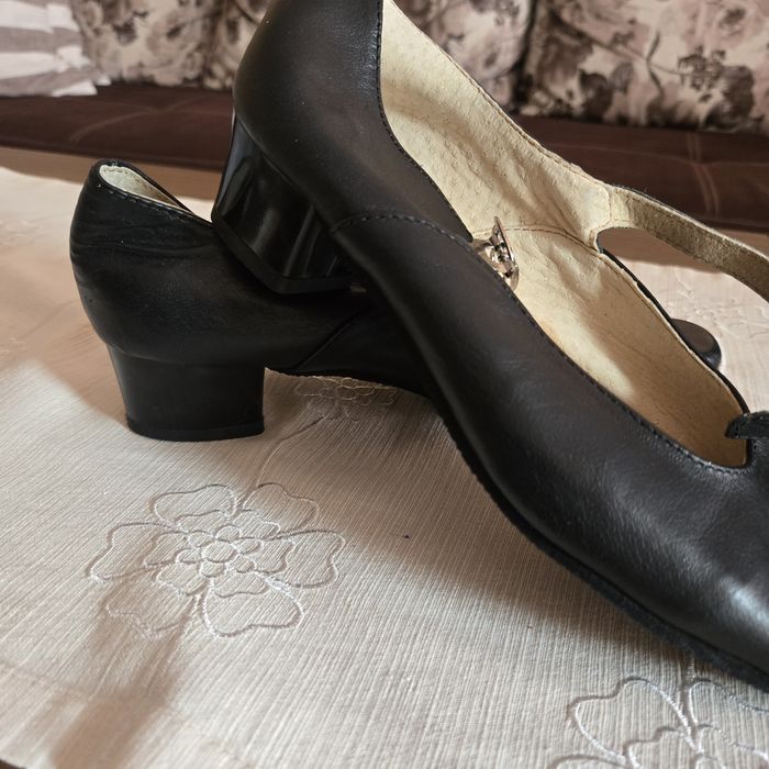 Дамски скарпини чисто нови