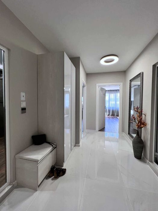 Продава се Тристаен апартамент в Плевен, Идеален център - 107 кв.м за 1636 €/кв.м - Снимка #16