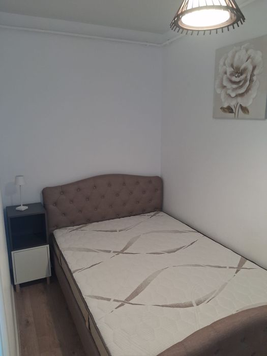 Închiriez studio