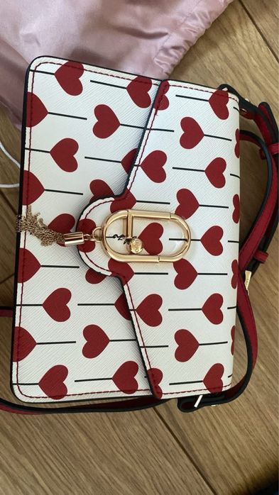 Geantă Crossbody Liu Jo „Importante” – Nouă, cu Imprimeu Inimi și Detalii Aurii