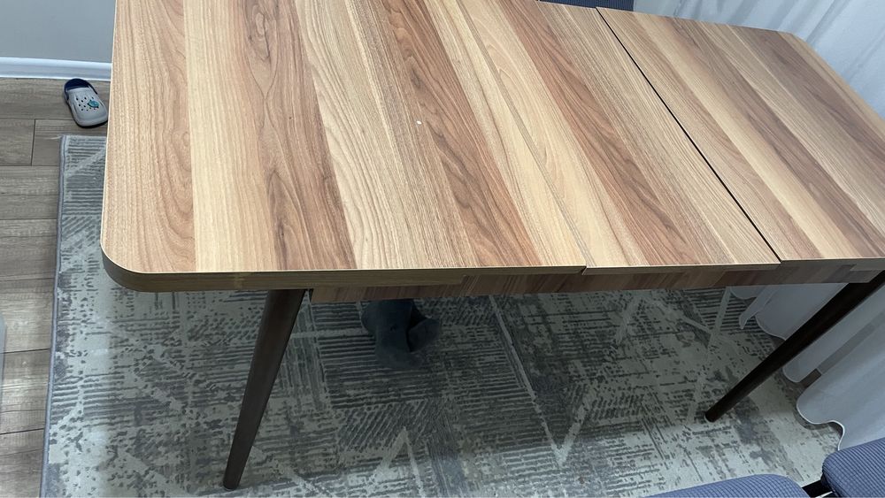 Продам кухонный стол