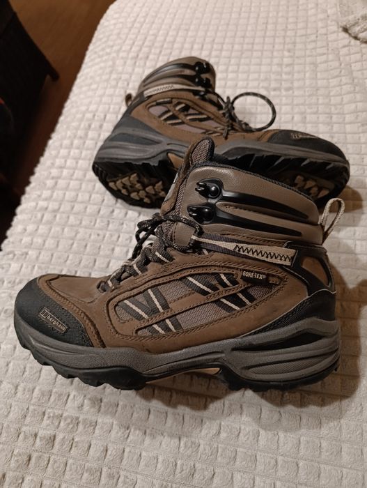 N.40-41 Туристически обувки Berghaus Gore-tex супер запазени