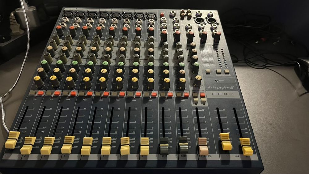 Продается микшер Soundcraft!!!
