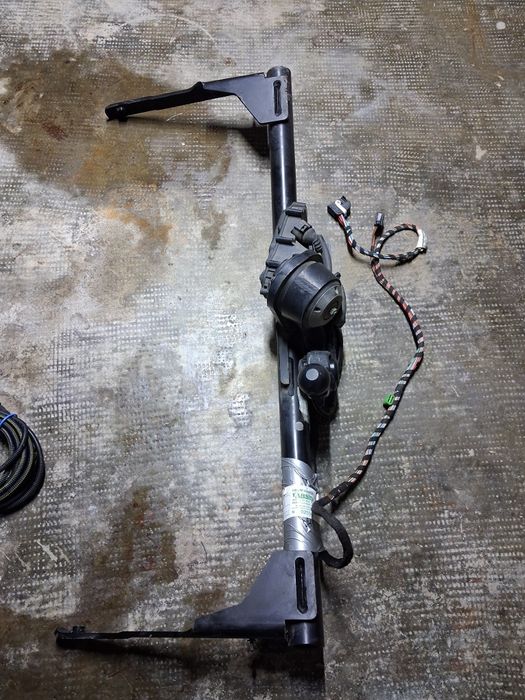 Vând carlig electric passat b8