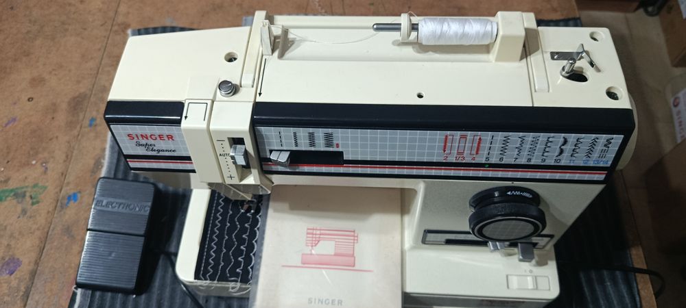 Mașina cusut Singer super elegance metal